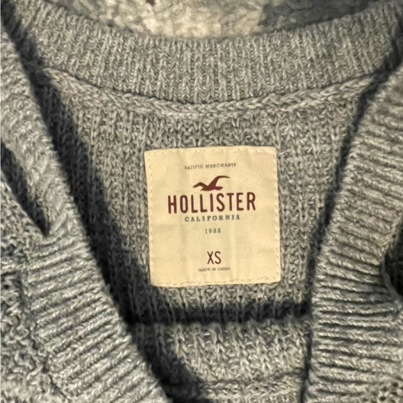 Holister open shoulder XS sweater - Picture 3 of 3